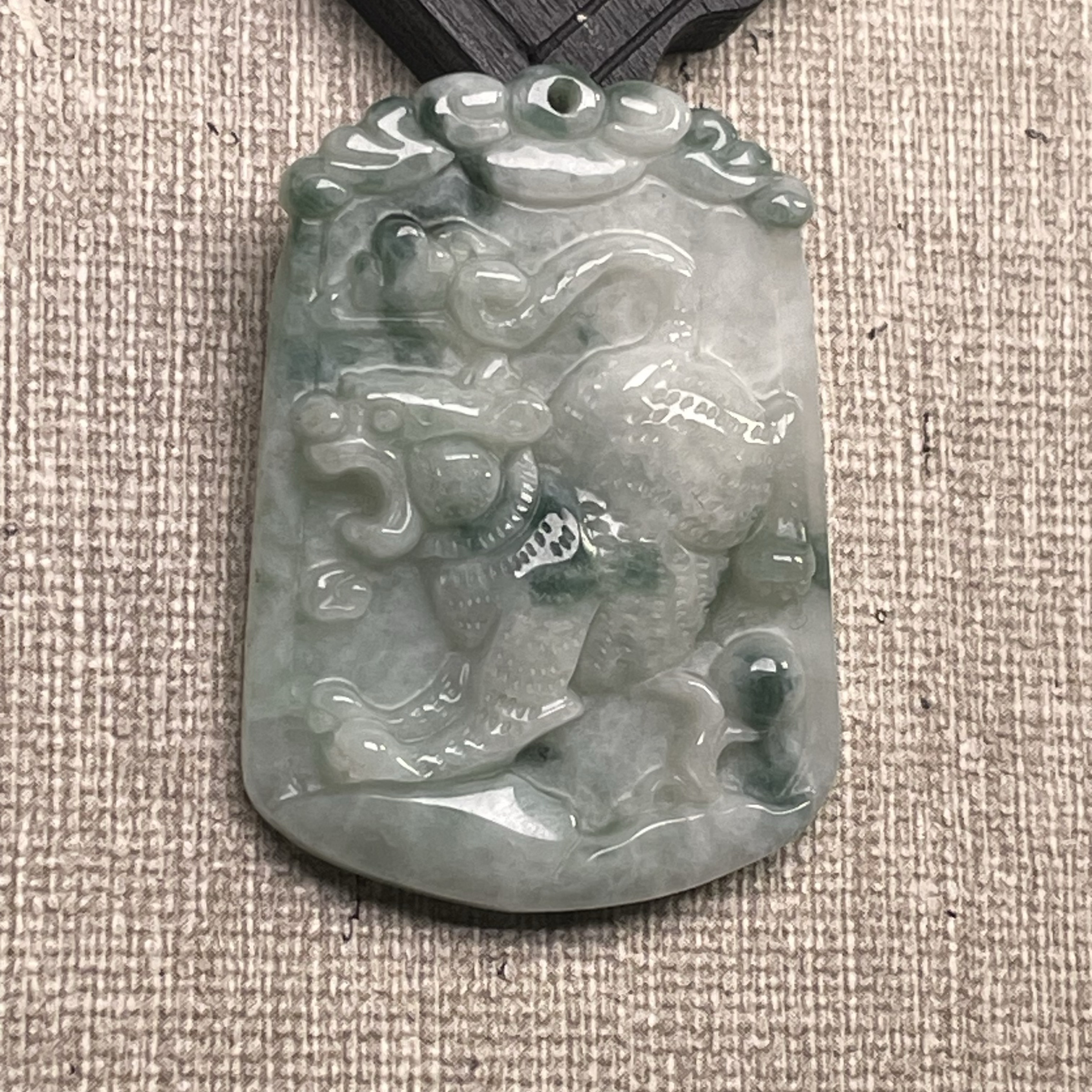 隆慈缘原矿翡翠源头直发A货翡翠细糯飘花翡翠虎吊坠翡翠虎牌挂件