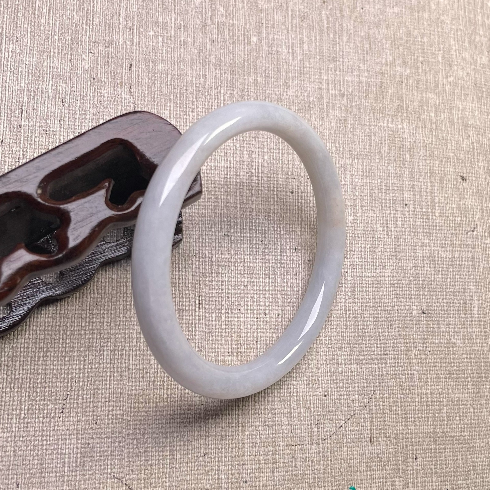 隆慈缘原矿翡翠源头直发A货翡翠55.8mm手镯细糯浅紫圆条手镯