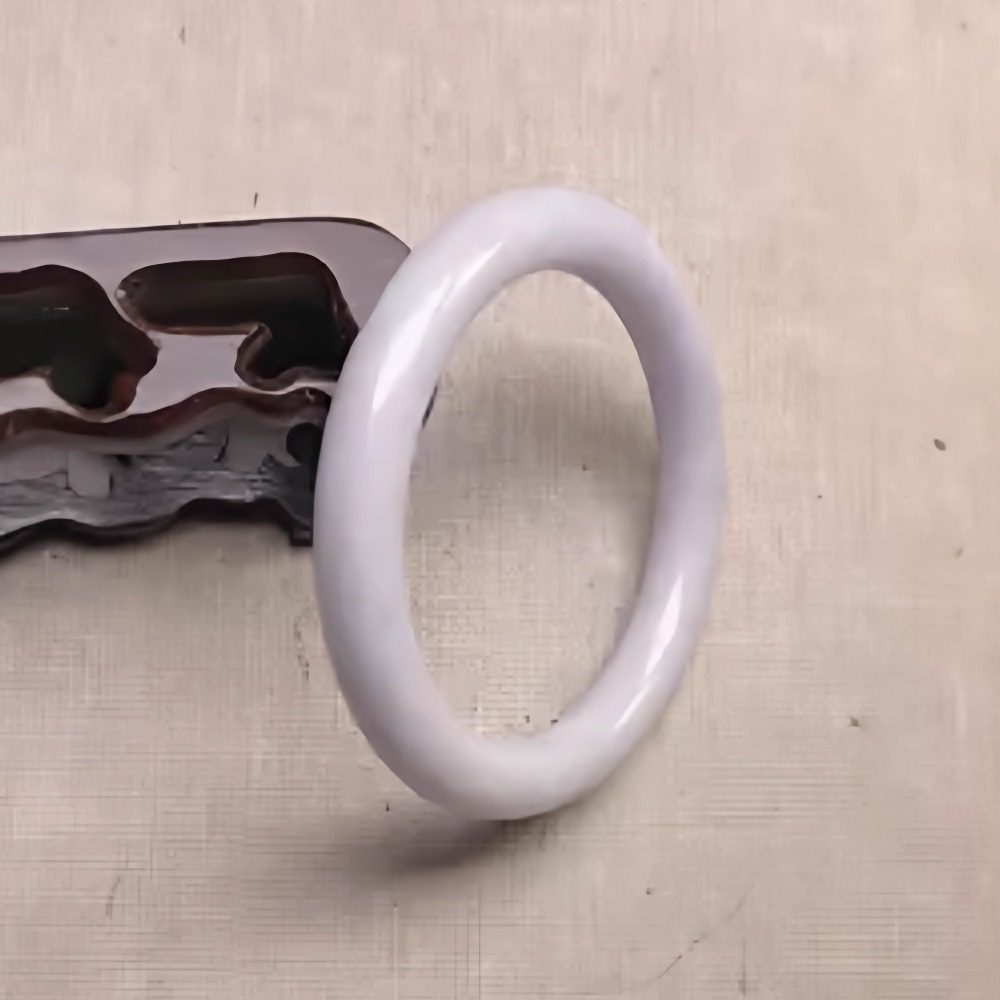 隆慈缘原矿翡翠源头直发A货翡翠54mm手镯细糯浅紫圆条手镯