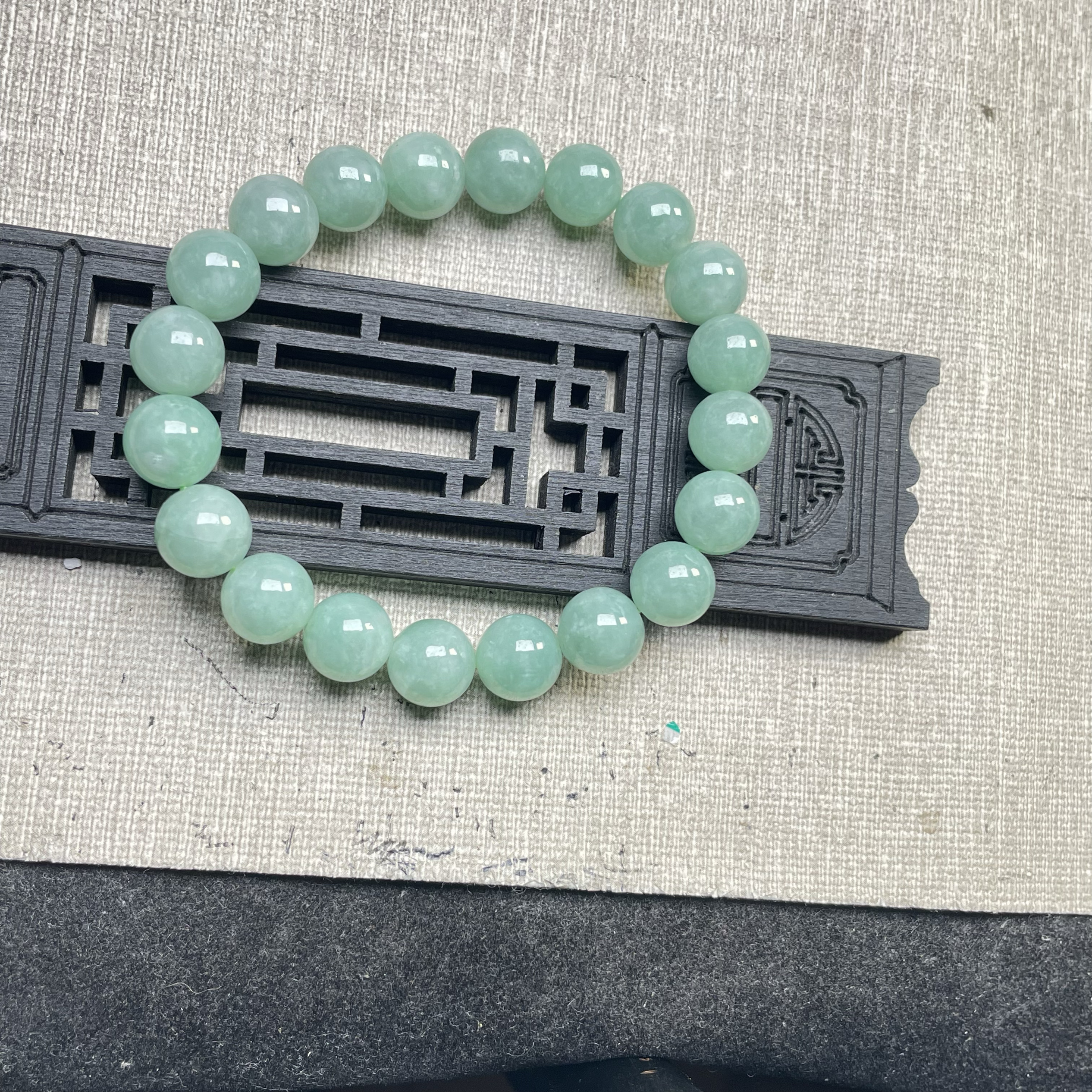 隆慈缘原矿翡翠源头直发A货翡翠冰种艳阳绿10mm手串手链