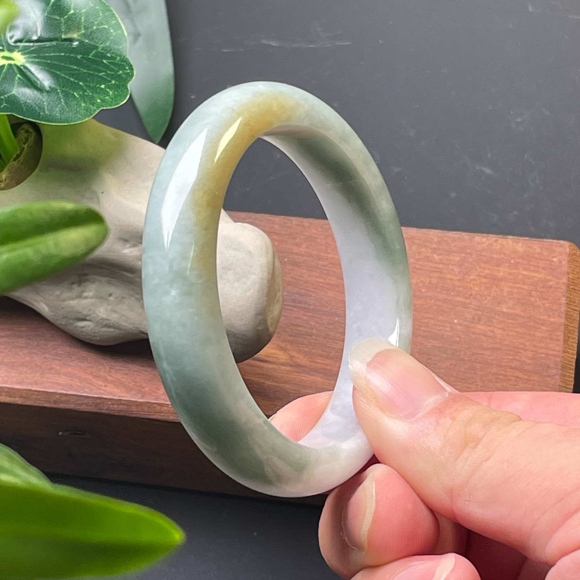 隆慈缘缅甸原矿A货翡翠55mm冰糯种三彩飘花手镯自然黄翡手镯