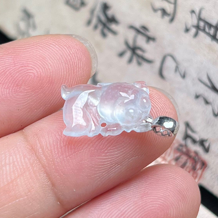 天然缅甸冰种A货翡翠18K金鱼吊坠