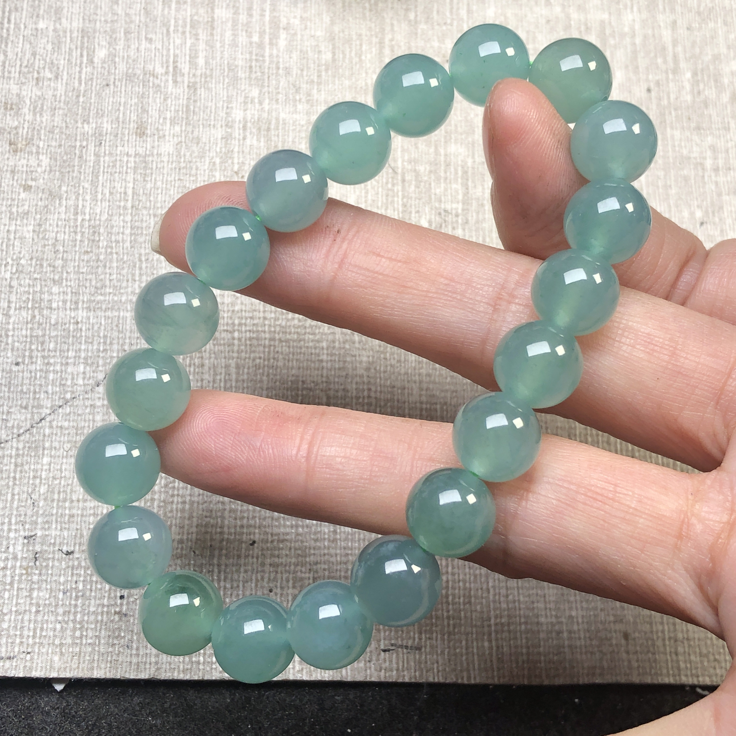 隆慈缘翡翠A货源头直发高冰晴阳绿手链冰飘10mm手串水绿冰蓝手串