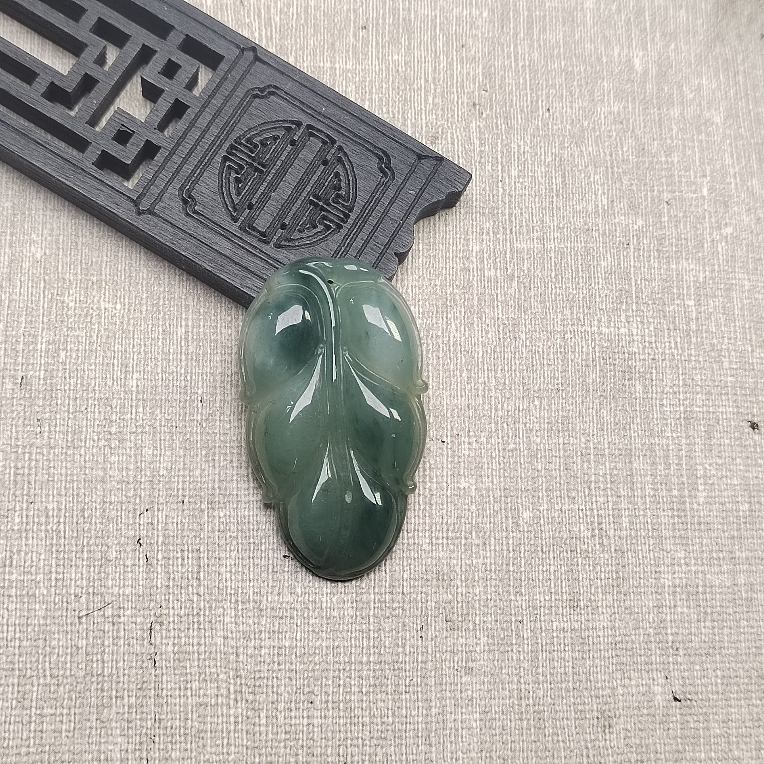 隆慈缘原矿翡翠源头直发玉叶翡翠A货翡翠冰糯种飘花叶子吊坠挂件