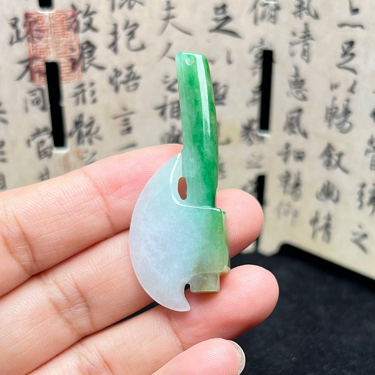 隆慈缘缅甸A货冰糯阳绿翡翠吊坠