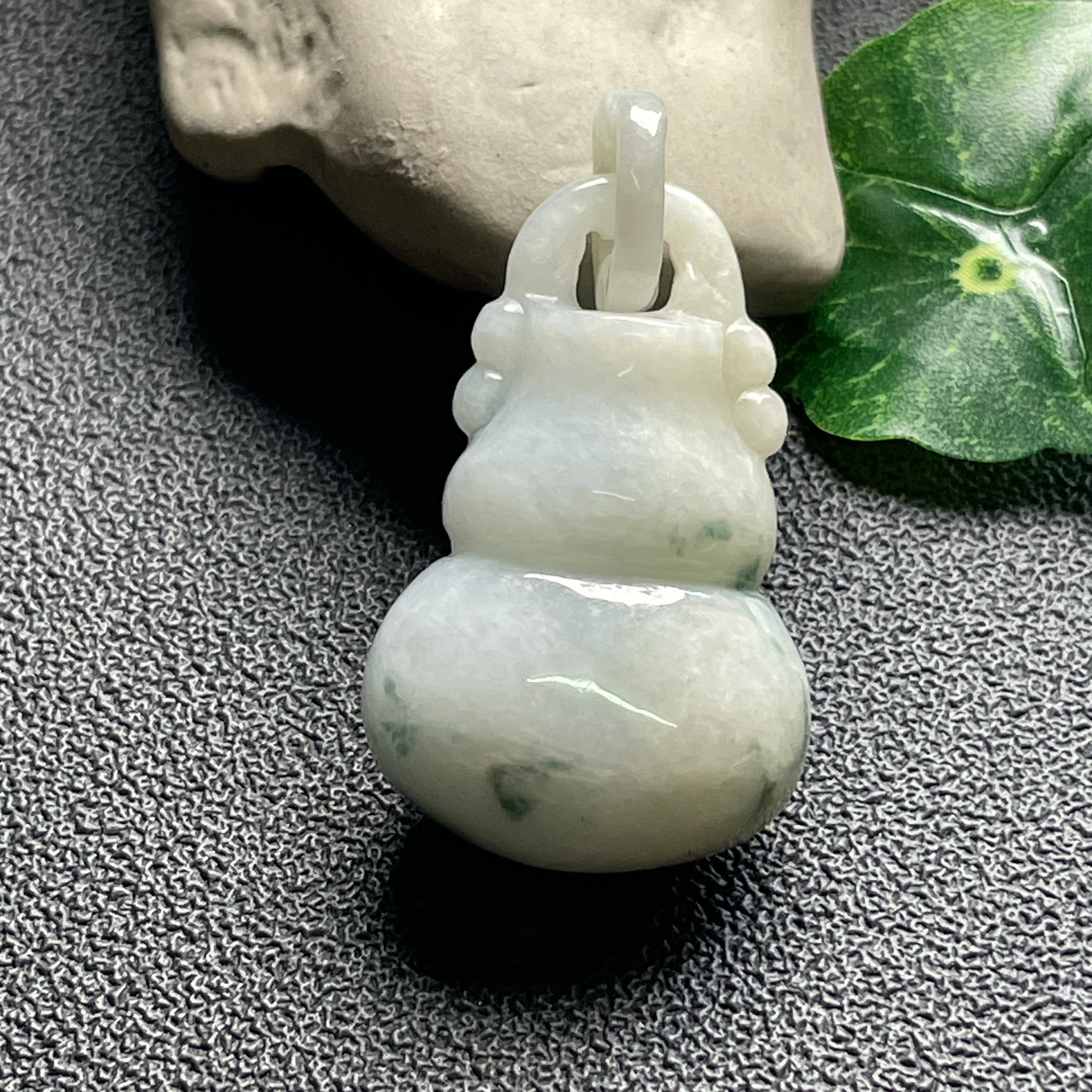 隆慈缘原矿翡翠源头直发A货翡翠细糯飘花宝瓶吊坠翡翠花瓶挂件