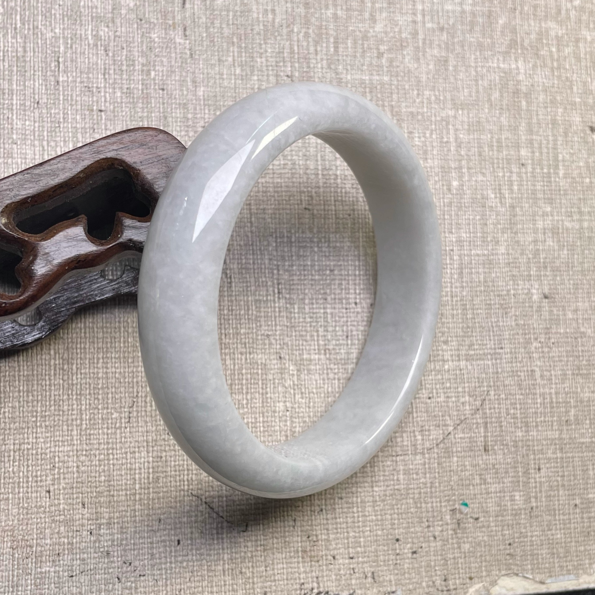 缅甸A货翡翠手镯冰糯种糯白手镯