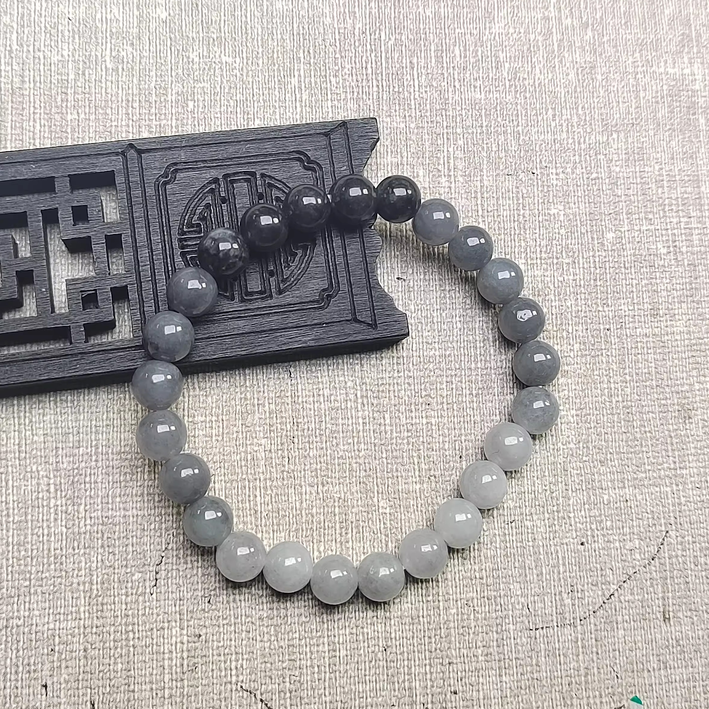 隆慈缘原矿翡翠源头直发A货翡翠渐变冰乌鸡7.3mm手串手链