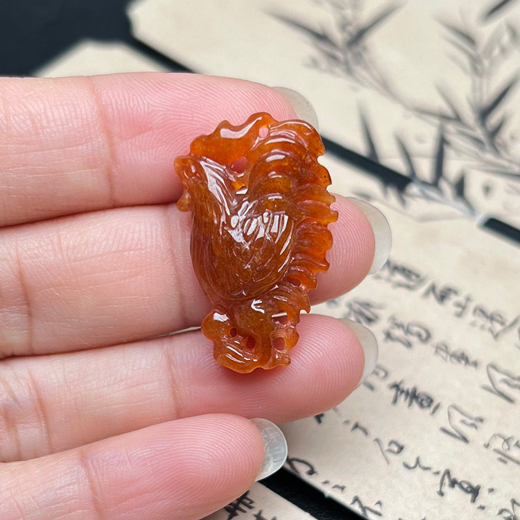 缅甸A货红翡翠生肖鸡吊坠带证