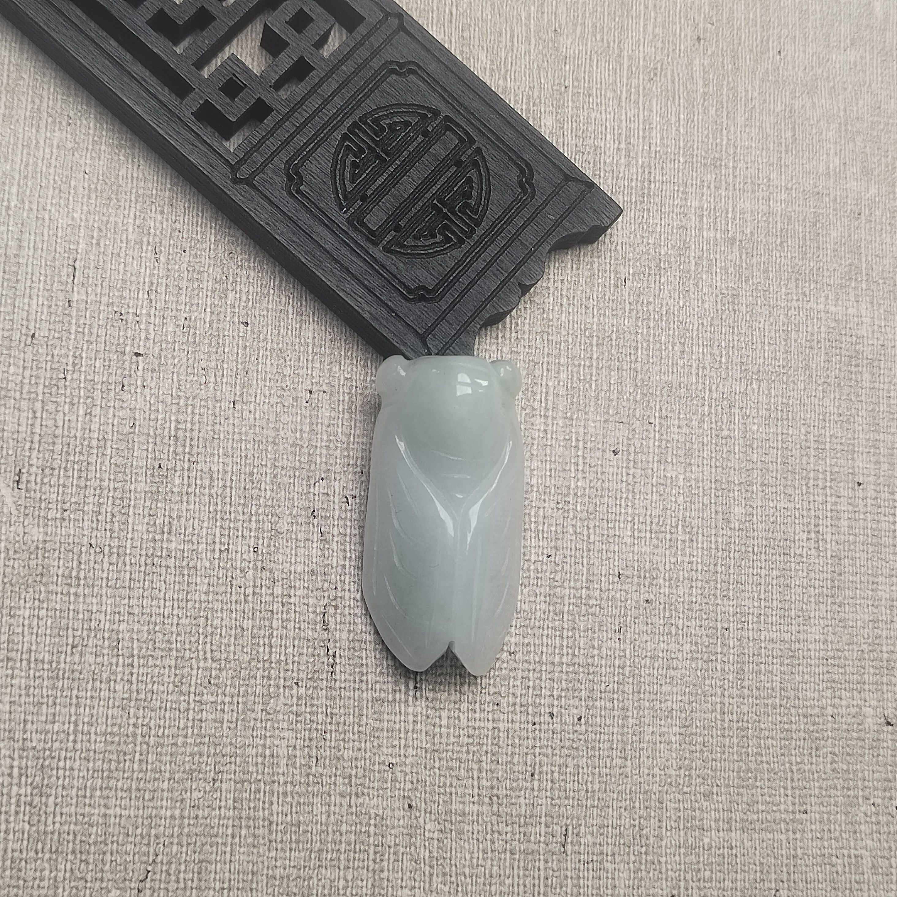 隆慈缘原矿翡翠源头直发A货翡翠糯种玉蝉一鸣惊人翡翠知了吊坠