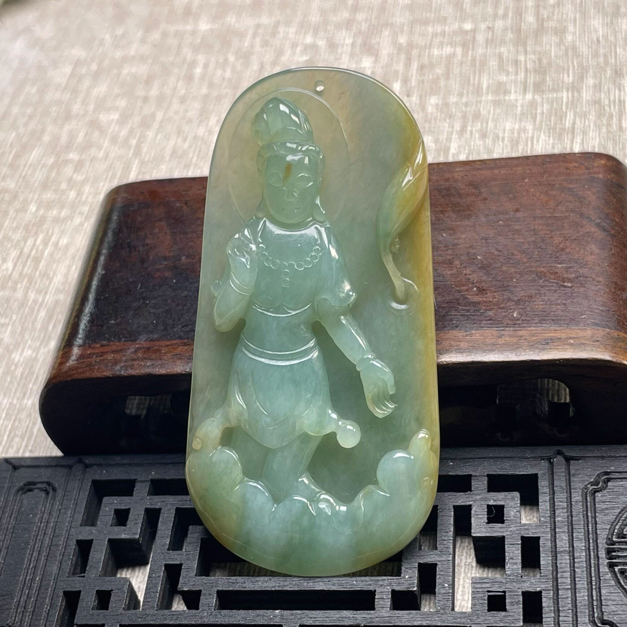 隆慈缘原矿翡翠源头直发A货翡翠自然冰糯黄加绿缅料蓝水观音吊坠