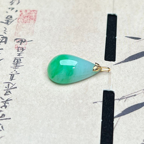 隆慈缘A货阳绿翡翠18K金水滴吊坠