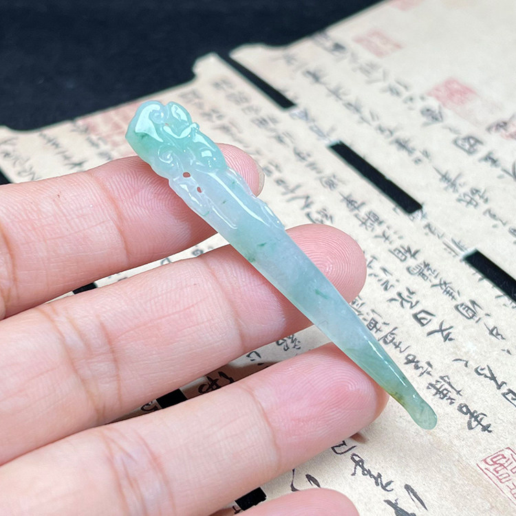 隆慈缘缅甸A货冰糯翡翠挂件送证