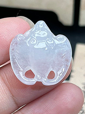 天然翡翠A货蝙蝠挂件直通孔