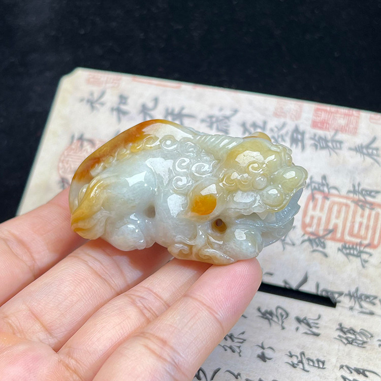 隆慈缘缅甸A货黄翡翠貔貅挂件