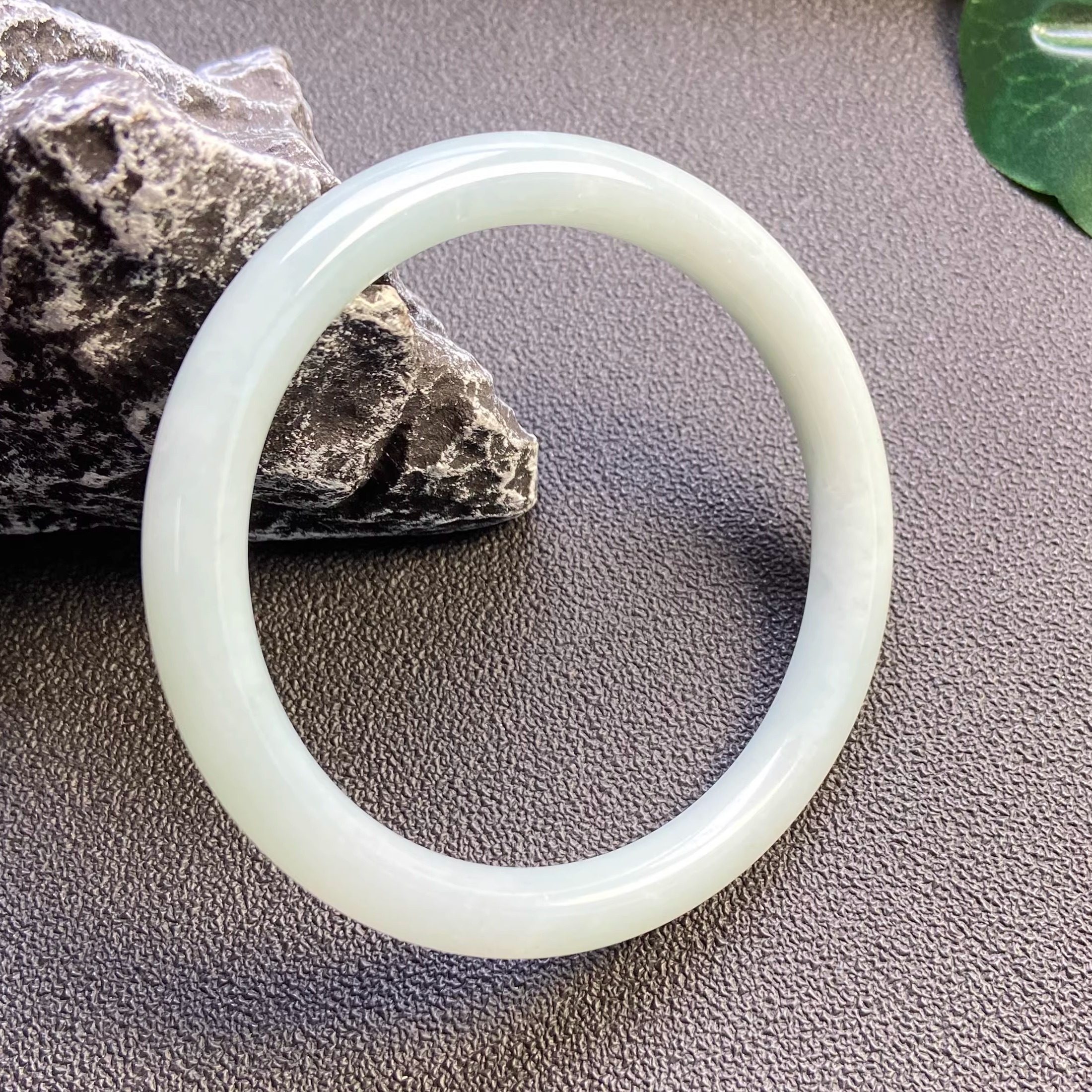 隆慈缘缅甸原矿A货翡翠57mm手镯糯种晴绿手镯天空蓝圆条手镯