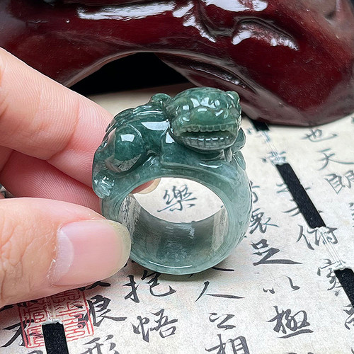 隆慈缘A货冰糯翡翠貔貅扳指