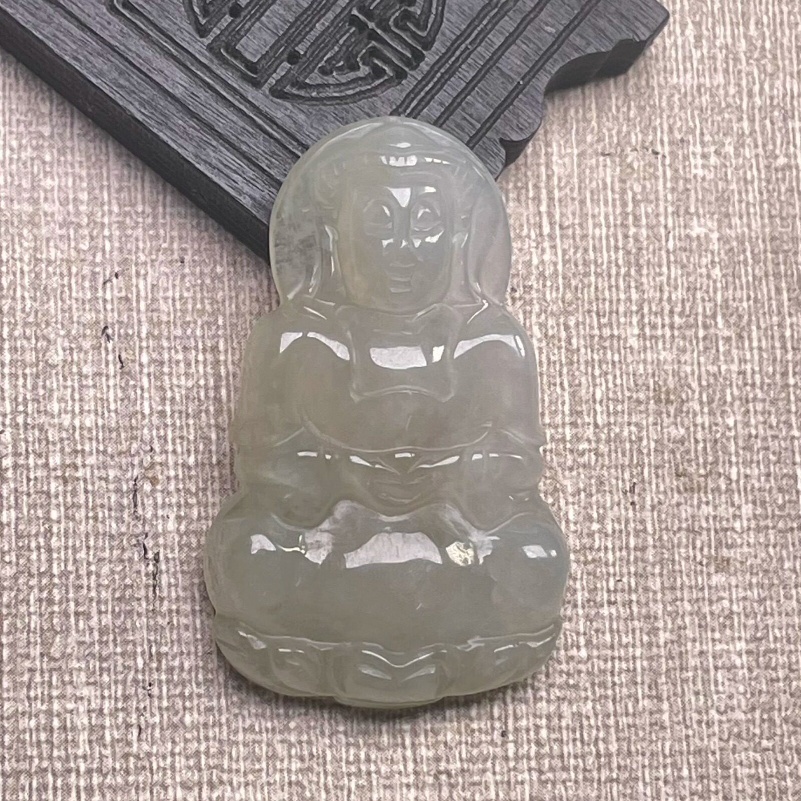 隆慈缘原矿翡翠源头直发A货翡翠冰糯种冰晴底观音吊坠挂件