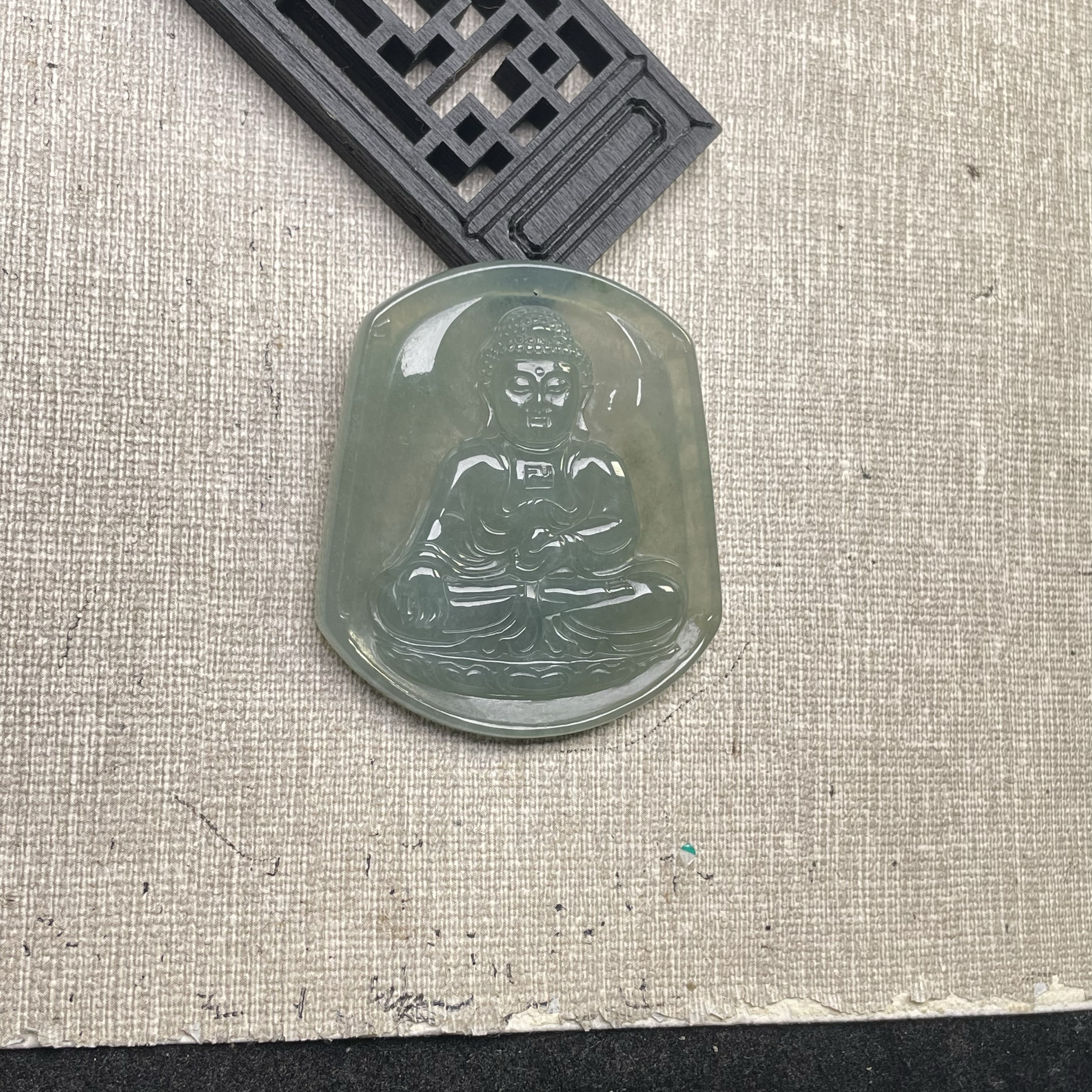 隆慈缘源头直发A货冰种浅绿翡翠阿弥陀佛生肖狗生肖猪本命佛挂件