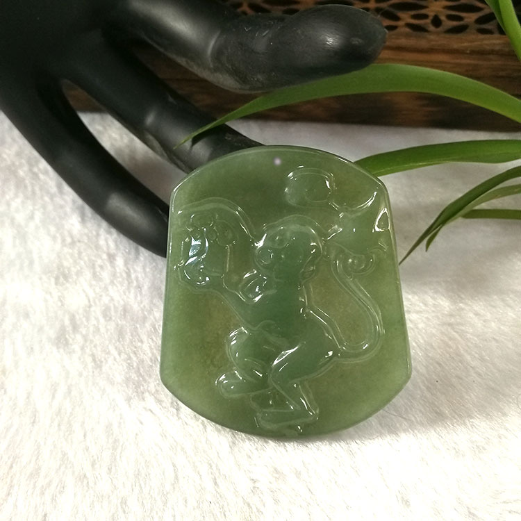 翡翠吊坠油青玉牌