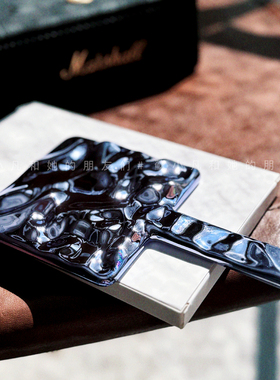 魔镜魔镜快告诉我岁月从不败美人~绝绝紫啊！UD炫紫化妆镜手持镜