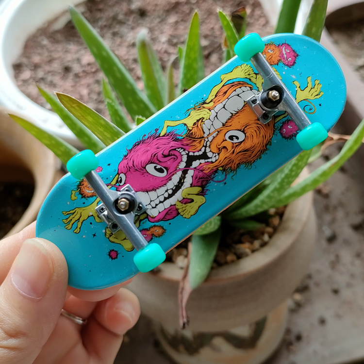 迷你塑料锌合金分体轮子手指滑板