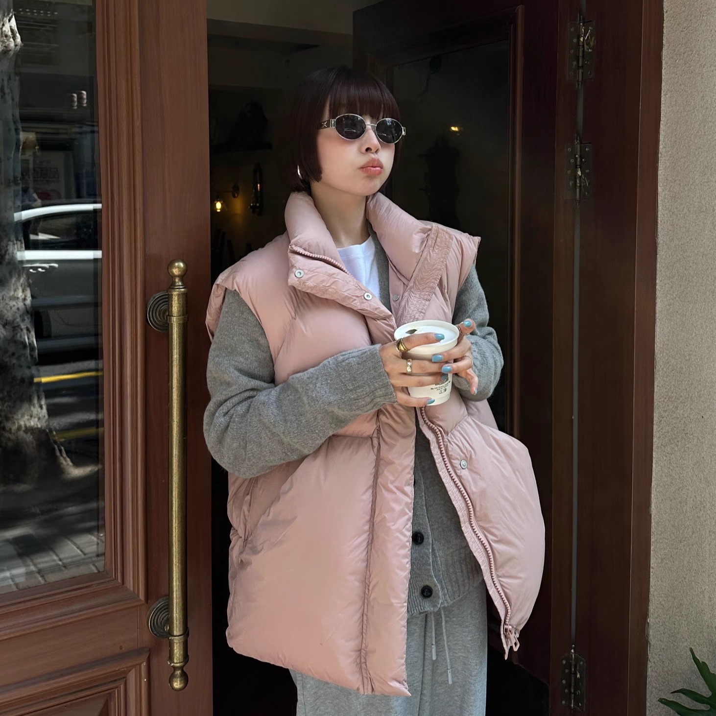 老钱少女感抽绳设计收腰羽绒马甲