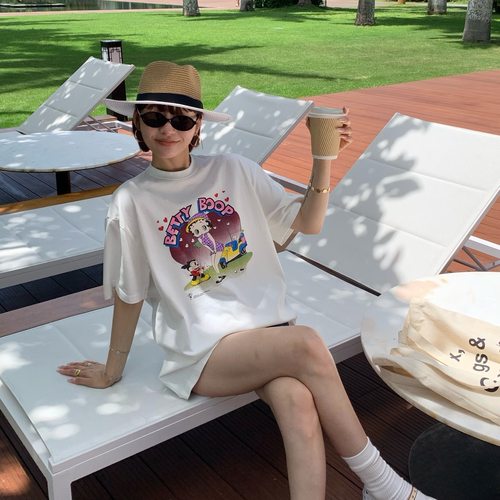 好版型宽松休闲卡通图案T恤