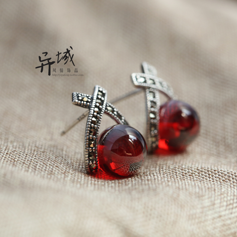 耳钉纯银小众设计镶嵌红色石榴