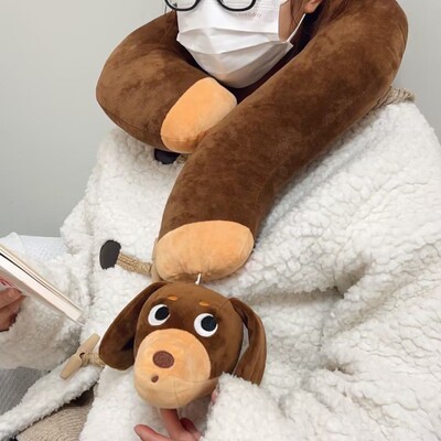 创意腊肠狗问号颈枕U型枕抱枕