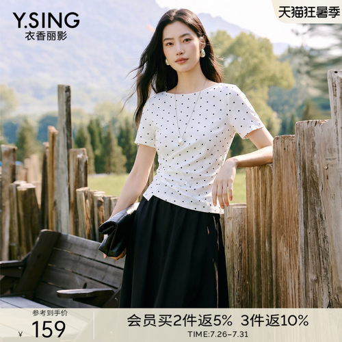 前片侧腰捏褶设计，收腰显曲线