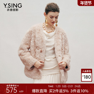 衣香丽影羊羔毛皮毛一体皮草短外套女2025冬装新款牛角扣毛毛外套