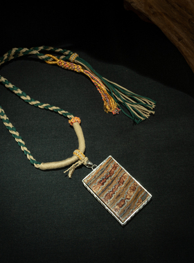 藏传密宗圣物天然高玉化老料带天然绝美花纹镶嵌款无事牌吊坠项链