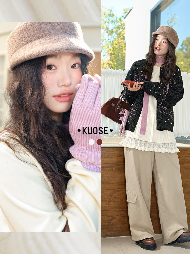 Fashion model wearing a cozy layered fall outfit with a bucket hat and handbag