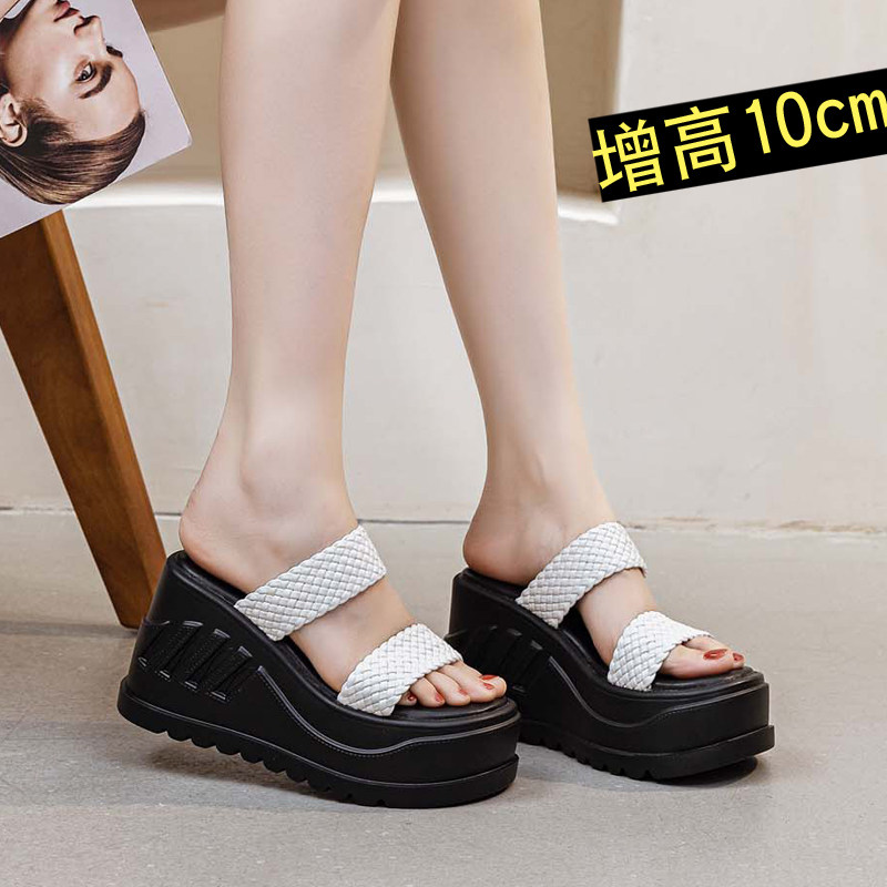凉拖女外穿厚底增高10cm公分2026年夏季新款一字编织拖鞋坡跟软底