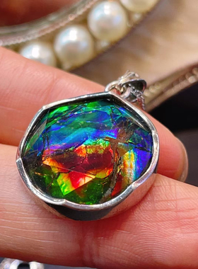 天然加拿大斑彩石大卫星吊坠