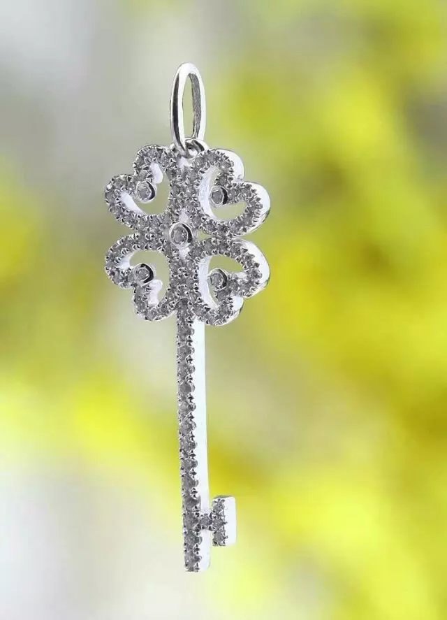 2022新品时尚925银饰锁匙项链欧美时尚百搭镶钻吊坠毛衣项链