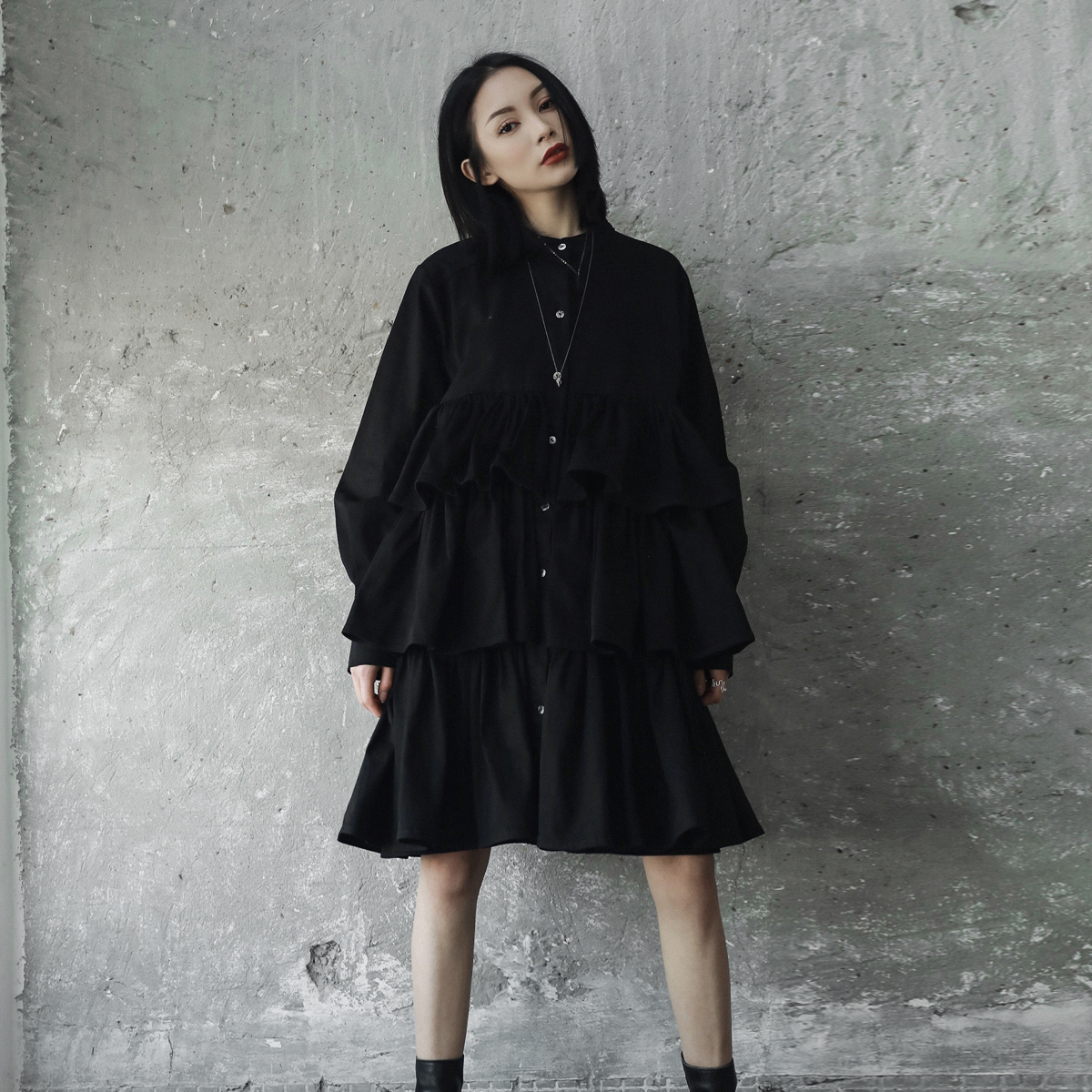 SIMPLE BLACK 2018春季暗黑风层次荷叶边加厚连衣衬衫裙