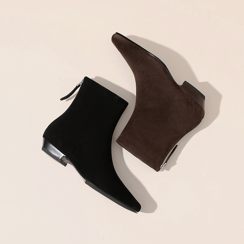 磨砂羊皮尖头低跟后拉链瘦瘦短靴