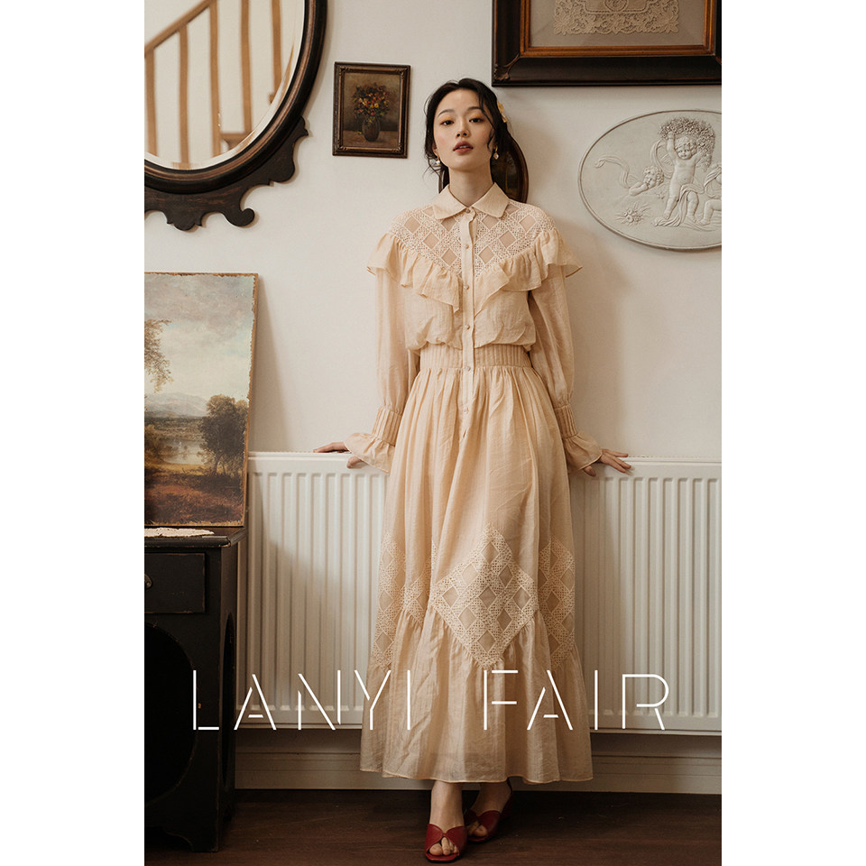 兰奕屋语 原创设计 裸色翻领长袖浪漫荷叶边连衣裙LANYI FAIR