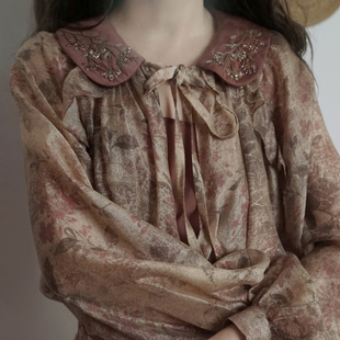 兰奕屋语原创设计 干枯玫瑰手工绣花领娃娃领上衣衬衫 灯笼袖复古