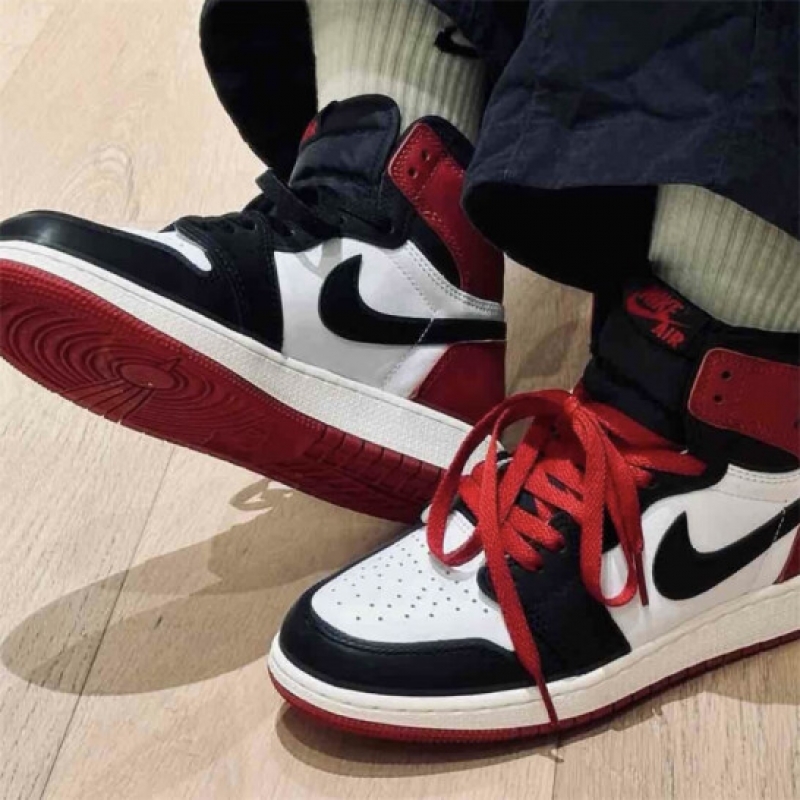 Nike耐克大童黑绿脚趾运动篮球鞋