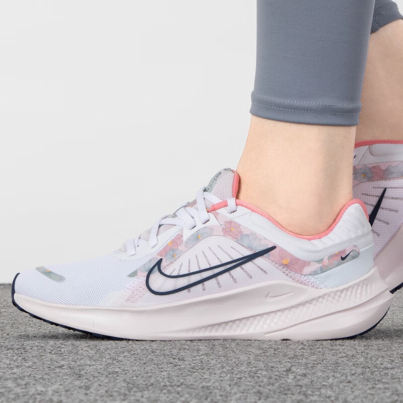 Nike耐克女鞋轻便跑步鞋