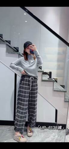 宜语析UP6138大码格子裤女胖mm阔腿裤200斤女装新款休闲直筒裤秋