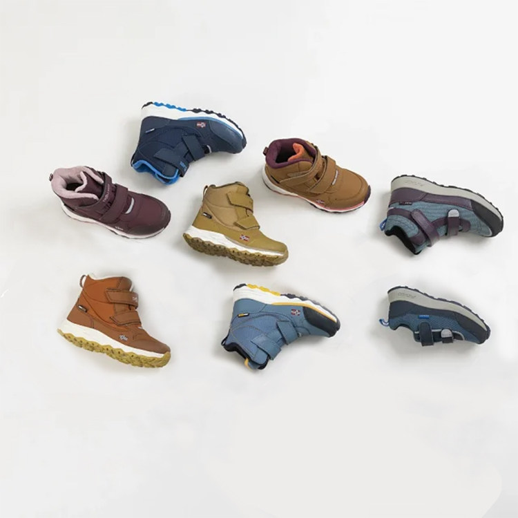 德国儿童防水加绒雪地靴