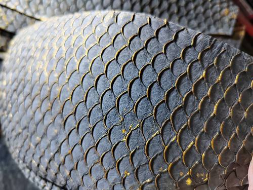 灰色金边鲤鱼皮10*25cm形状如图手工镶嵌饰品钱包耳钉发卡真皮料A