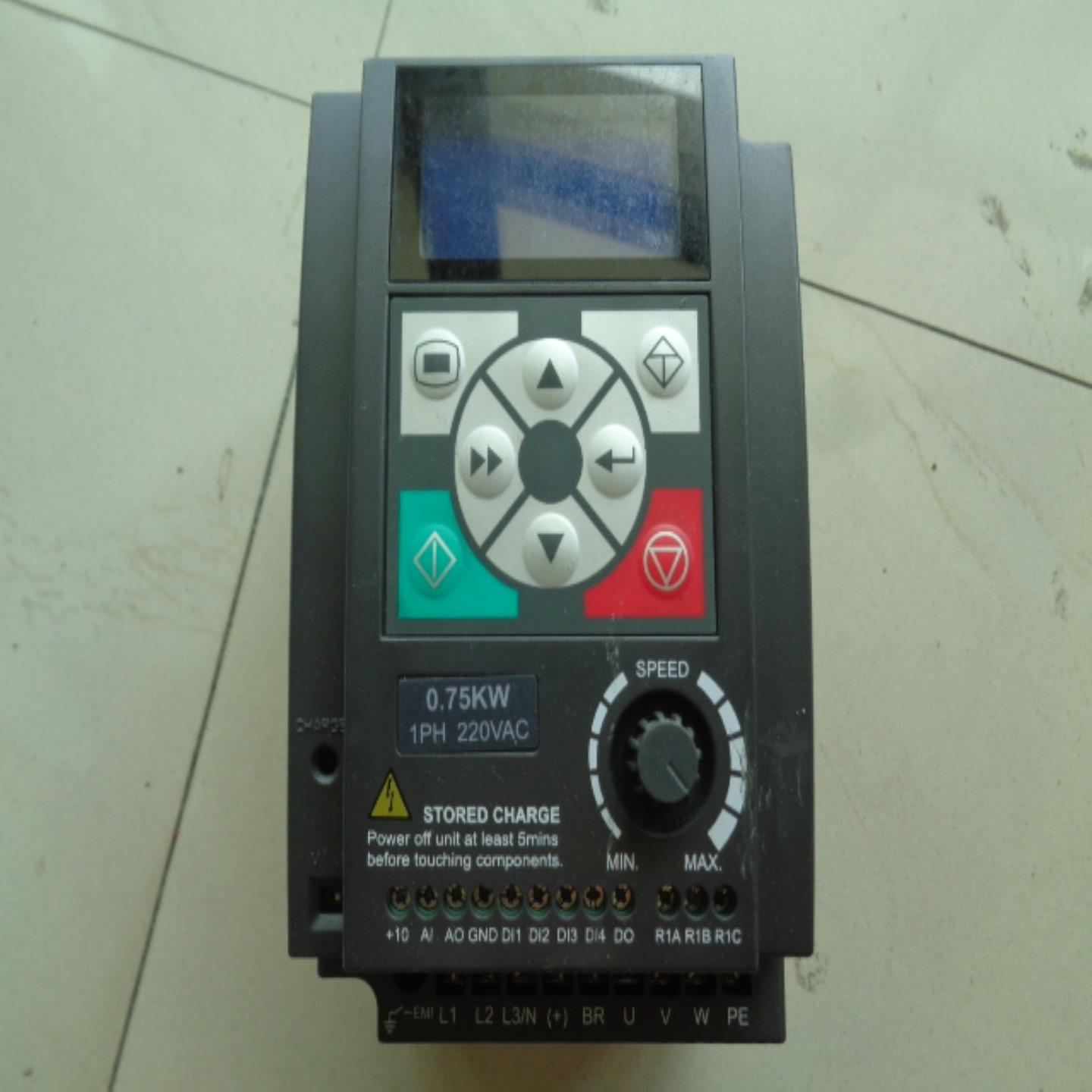 海蒲蒙特变频器HD09-2S0P7G-YC01 75OW 220v 实物图片