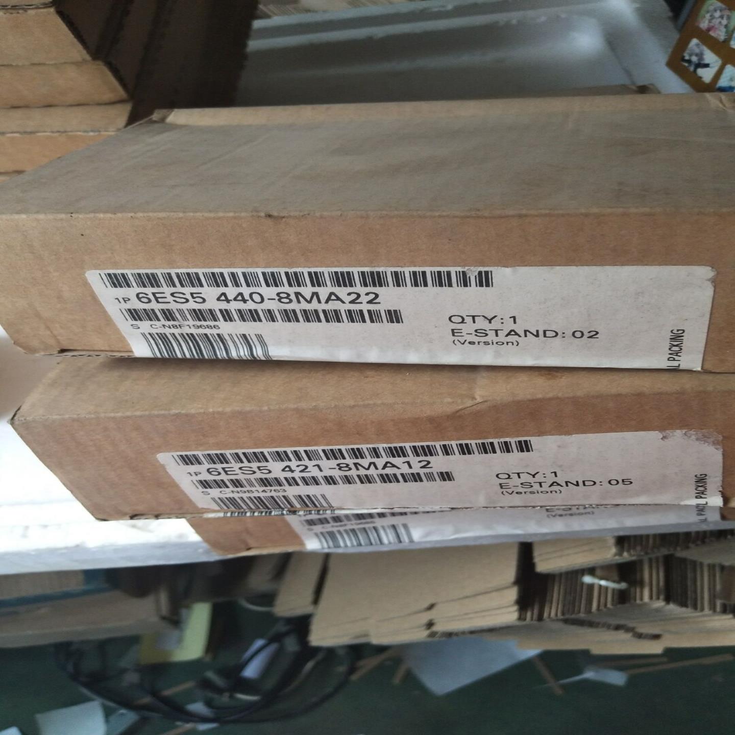 西门子440-8MA22 议价 全新  421-8MA12  464-8MA11