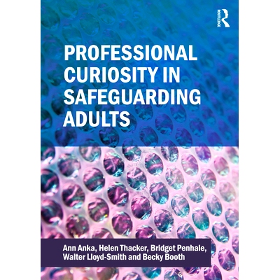 预订 Professional Curiosity in Safeguarding Adults 保护成年人的专业好奇心: 9781916925205