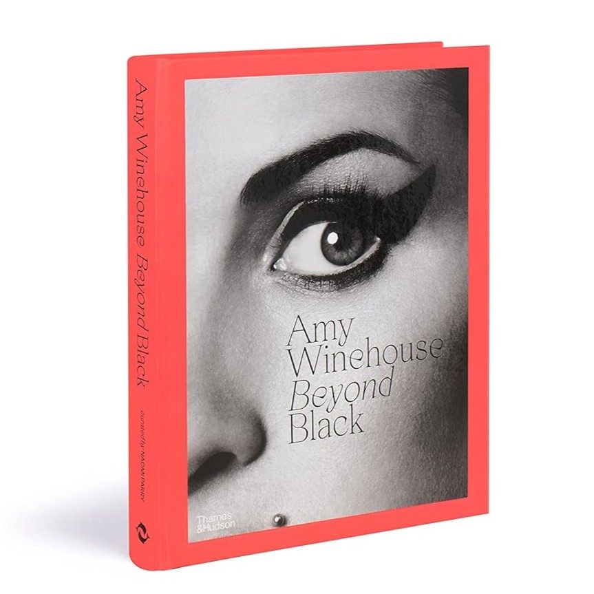 现货 艾米·怀恩豪斯 展览画册 摄影传记 英文原版 Amy Winehouse: Beyond Black 英国爵士乐女歌手 Back to Black